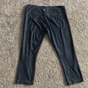 Lulu Gray Yoga Crop Size 4